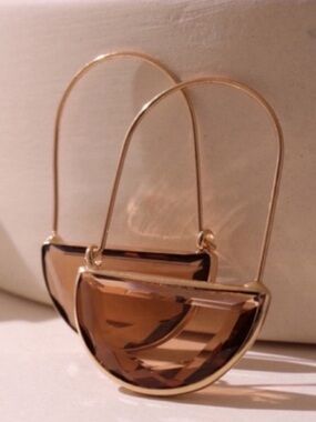 New! Mona Amber Gold Crescent Earrings (1039) NWOT